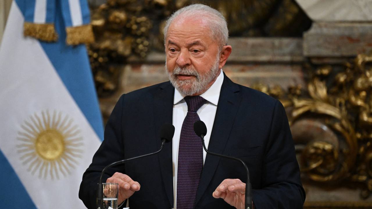 Brazilian President Luiz Inacio Lula da Silva speaks during a joint press conference with Argentine President Alberto Fernandez (out of frame) at the Casa Rosada presidential palace in Buenos Aires on January 23, 2023. - Brazil's President Luiz Inacio Lula da Silva began his first international tour last Sunday with a visit to Argentina and Uruguay with the aim of restoring regional leadership to Brazil after the management of the far-right Jair Bolsonaro. (Photo by Luis ROBAYO / AFP)