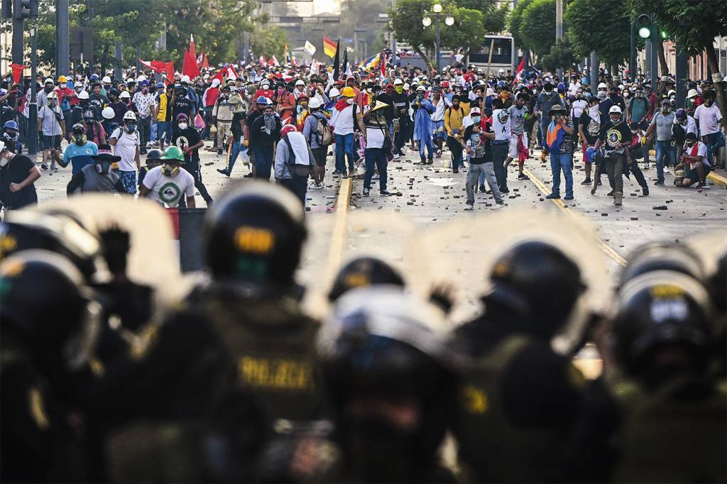 000_337R6L4.jpg REVOLTA - Protesto no Peru: a esquerda chega ao poder em versões diversas -