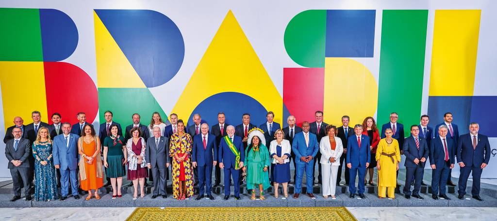 Só 2 dos 38 ministros de Lula cogitam disputar prefeituras em 2024