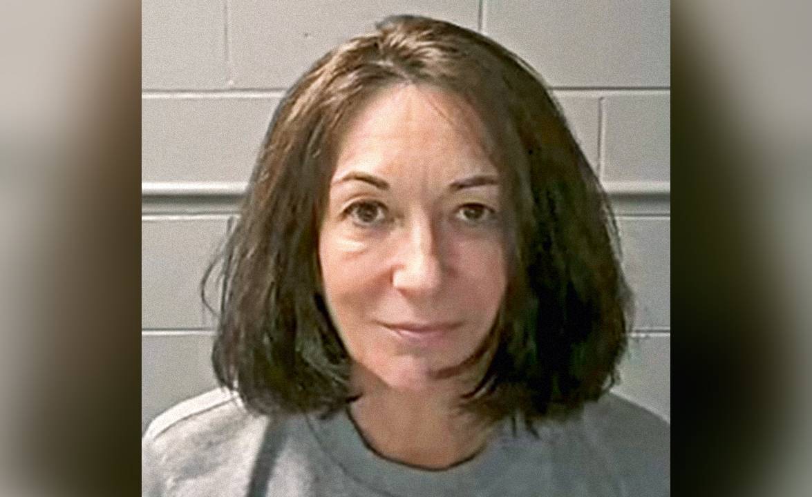 https://www.dailymail.co.uk/news/article-11606861/Ghislaine-Maxwell-hosting-etiquette-classes-inmates.html