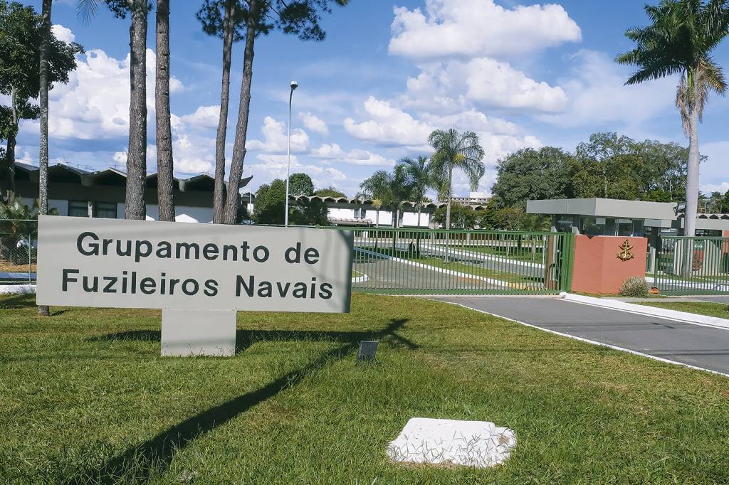 DSCF0552A-2.jpg REBELIÃO - Instalação da Marinha em Brasília: rumores da organização de um golpe militar dez dias antes da posse de Lula -