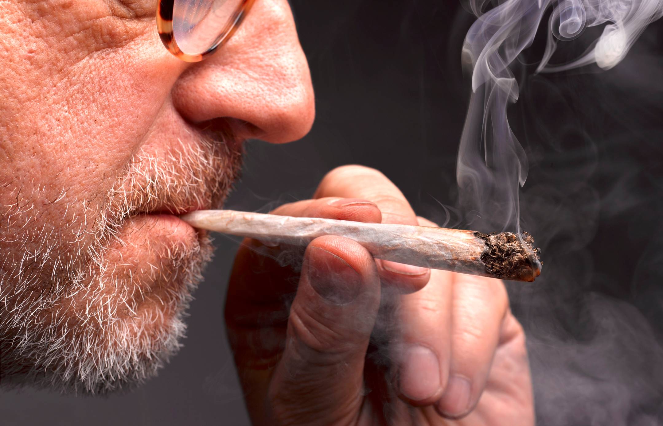 Maconha supera álcool e cigarro no consumo diário nos EUA