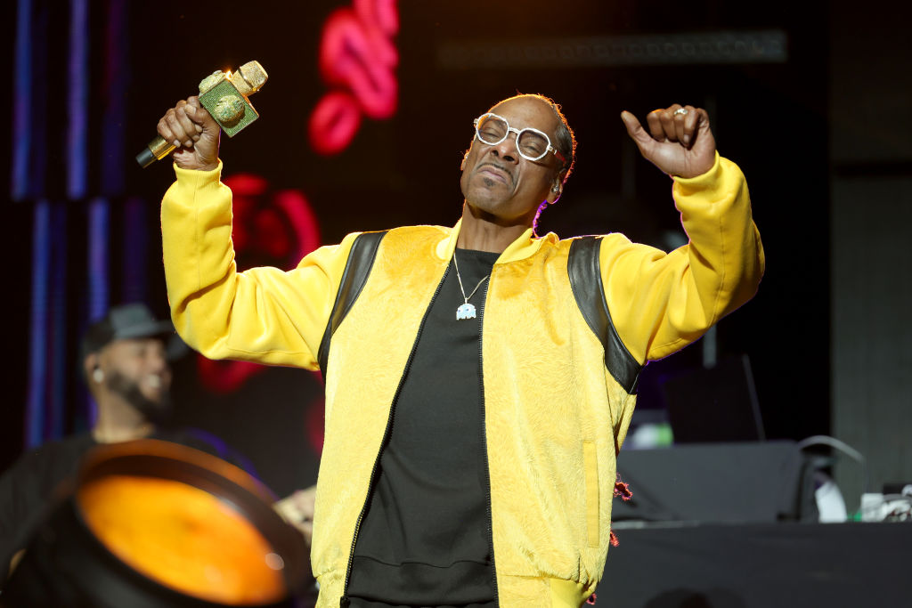 Rapper Snoop Dogg lança a própria marca de maconha