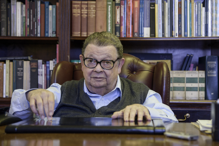 A raposa, o porco-espinho e Delfim Netto