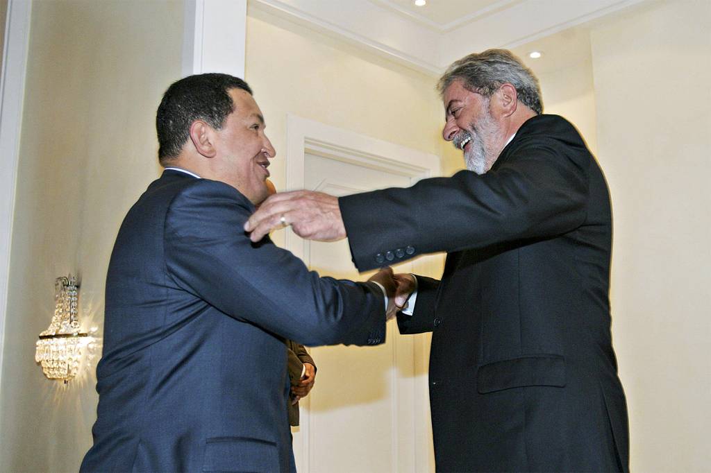 LULA-E-CHAVES.jpg INIMIGOS ÍNTIMOS - Com Chávez: briga pela liderança nos primeiros mandatos -