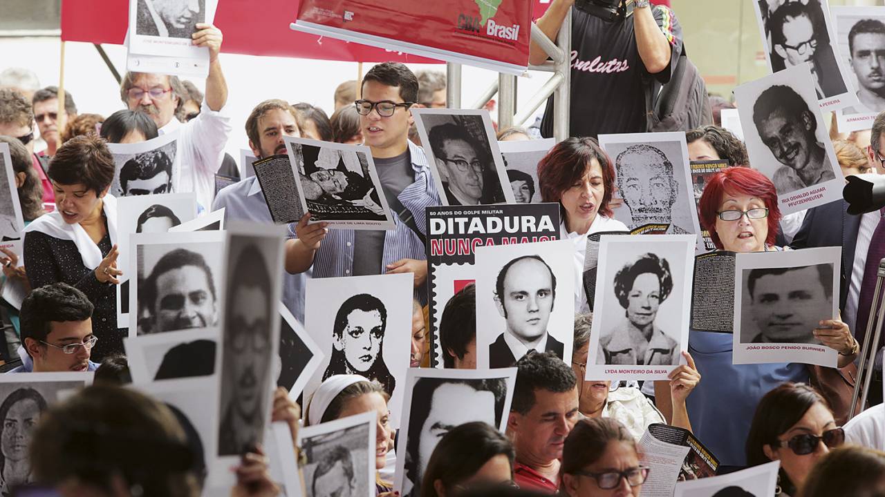 BUSCA - Protesto em São Paulo: o Brasil tem 210 desaparecidos políticos -
