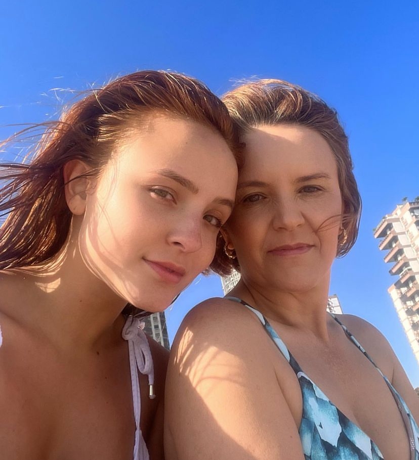 Mãe de Larissa Manoela é alvo de criminosos; entenda