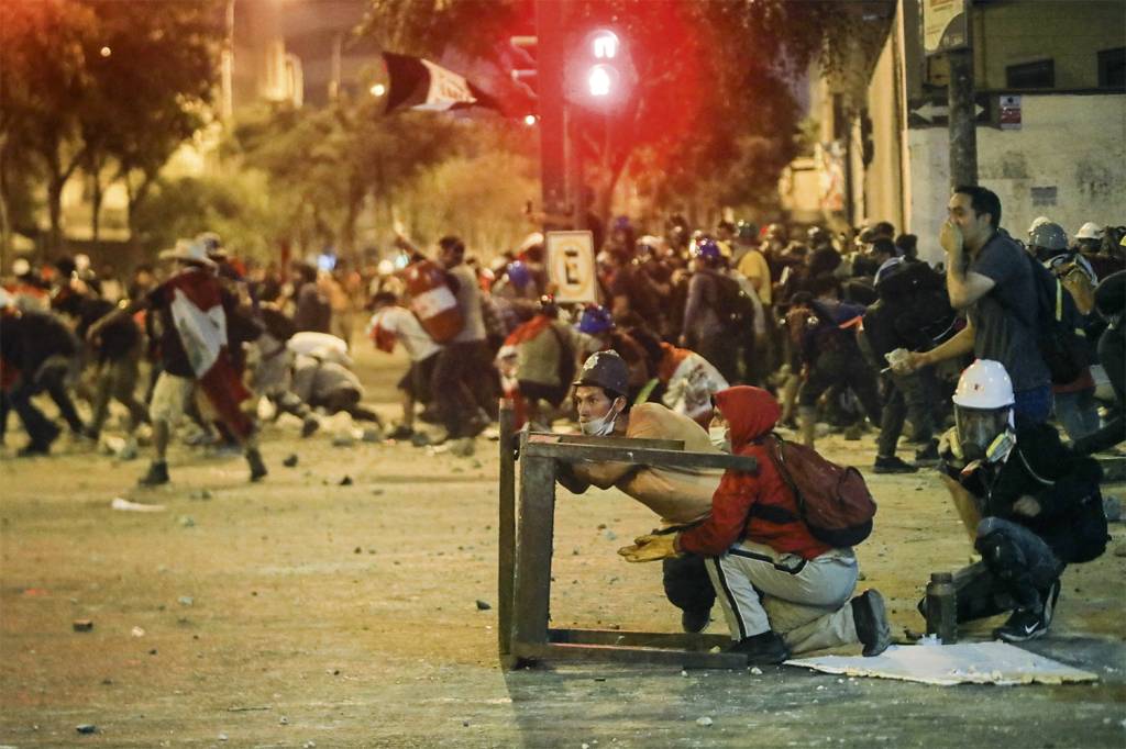 000_33837DJ.jpg ESTÁVEL - Protestos no Peru: economia preservada em meio ao caos político -