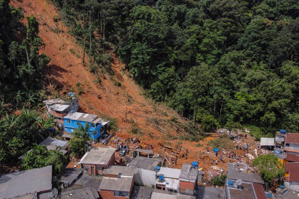Barra do Sahy, litoral norte de São Paulo Imagem aérea mostra a destruição em Barra do Sahy, litoral norte de São Paulo: as megatempestades vão ficar mais frequentes