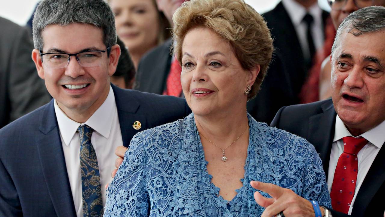 A VERSÃO - Dilma em 2023: história edulcorada pelo PT para justificar o impeachment da ex-presidente -