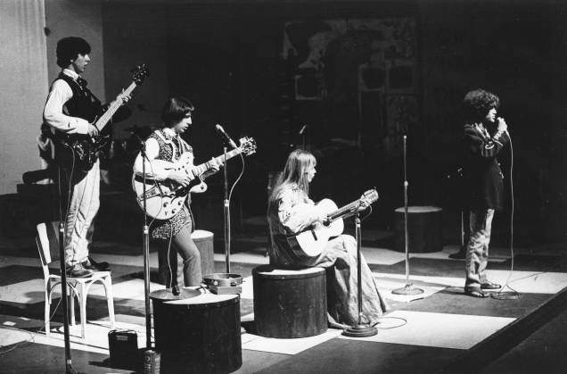 Caetano Veloso com os integrantes dos Mutantes: Rita Lee, Sérgio Dias Baptista e Arnaldo Baptista, no programa "Divino, Maravilhoso", da TV Tupi - Caetano Veloso com os integrantes dos Mutantes: Rita Lee, Sérgio Dias Baptista e Arnaldo Baptista, no programa "Divino, Maravilhoso", da TV Tupi -