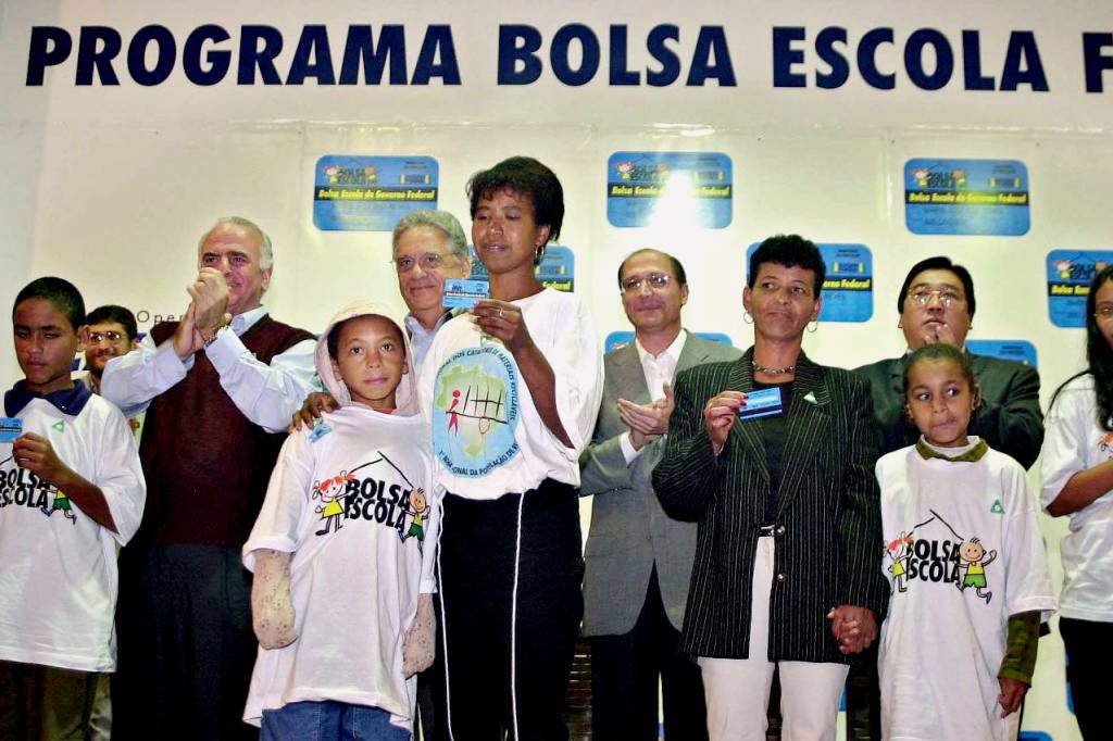 BOLSA ESCOLA.jpg A ORIGEM - Bolsa Escola: FHC lançou o que Lula unificaria como Bolsa Família -