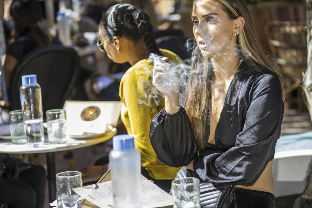 GettyImages-1173084949.jpg CONSUMO ADULTO - Café na Califórnia: EUA têm legislação amigável -