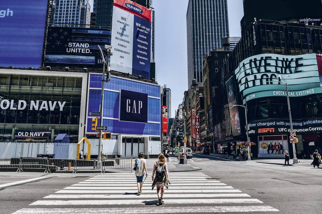 GettyImages-1219081811.jpg ABALO GLOBAL - Times Square, em Nova York, na pandemia: interrupção abrupta no comércio internacional -