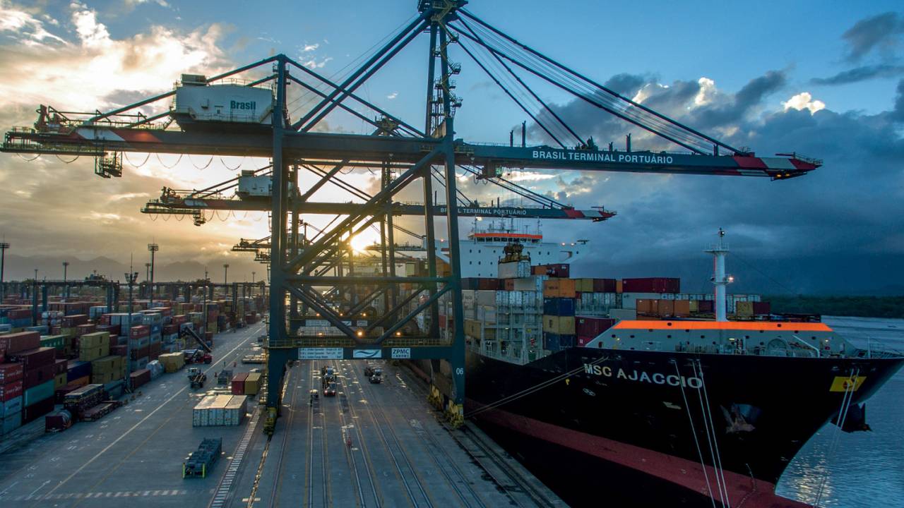 FORÇA - Global Porto de Santos: cenário externo beneficia exportações -