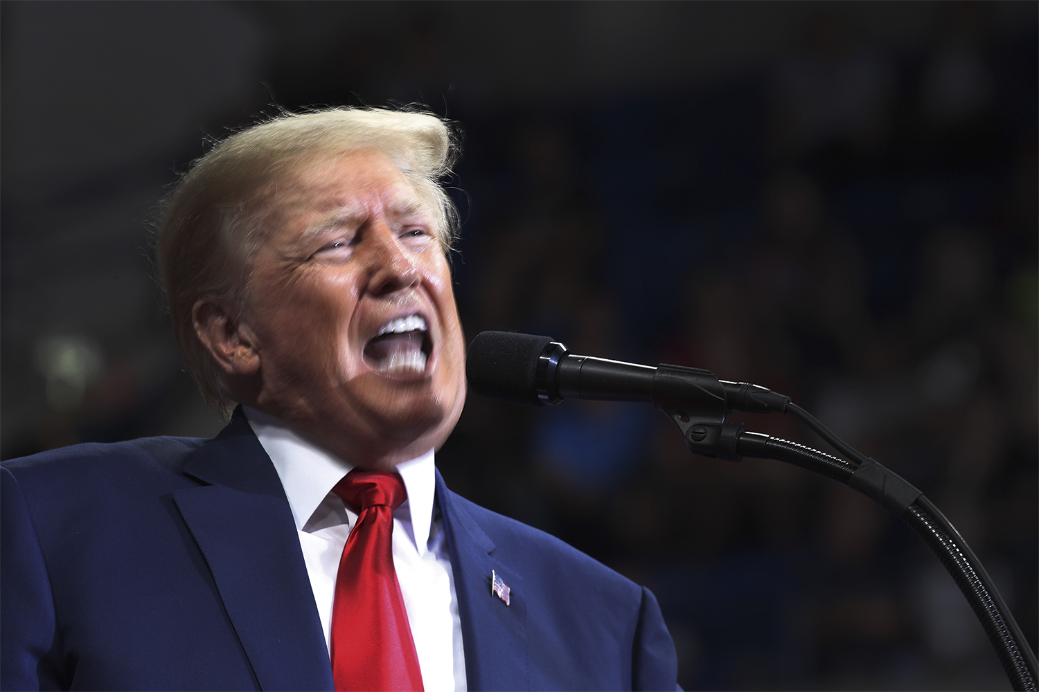 Trump zomba de DeSantis após problemas técnicos em lançamento de campanha
