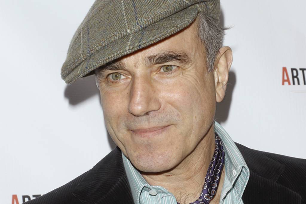 GettyImages-506782076.jpg SUMIÇO DISCRETO - Vencedor de três Oscars, Daniel Day-Lewis decidiu sair de cena em 2017, aos 60 anos, sem dar satisfações aos fãs. O ator, que já tinha interrompido a carreira para fabricar sapatos, disse apenas que era uma decisão privada. -