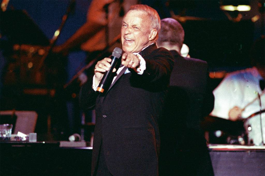 GettyImages-611239134.jpg IDAS E VINDAS - Sinatra: insistência em voltar ao palco quando a voz já falhava -