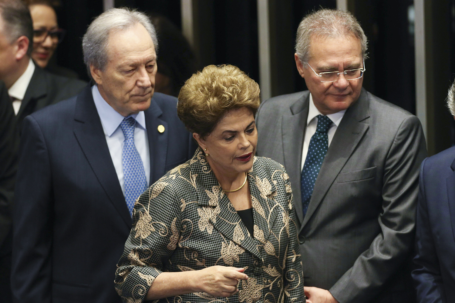 TENS&Atilde;O -&ensp;Ao lado de Dilma e Renan: ele presidiu o julgamento do impeachment -