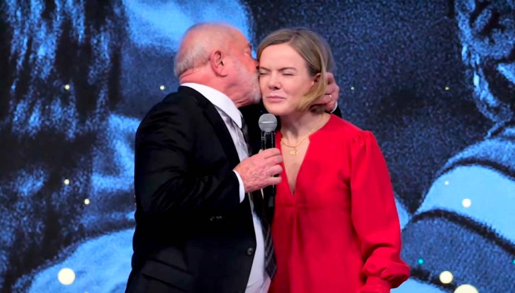 O climão entre membros do PT na porta do camarote Favela