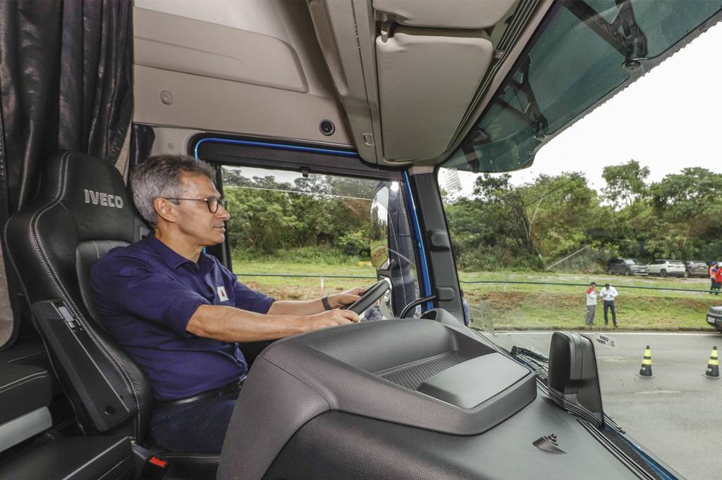 ROMEU-ZEMA-IVECO-CAMINHAO-2023-01.jpeg FREIA E ACELERA - O mineiro Zema: elogio e críticas para marcar diferenças -