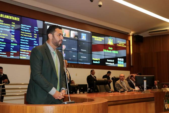 Deputado propõe criminalizar xingamentos referentes à idade