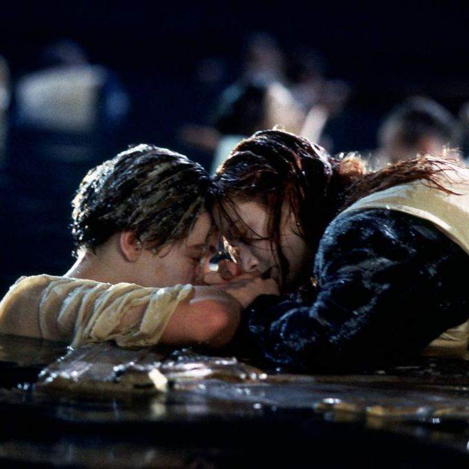 Porta de ‘Titanic’ e mais: veja o preço de itens hollywoodianos leiloados
