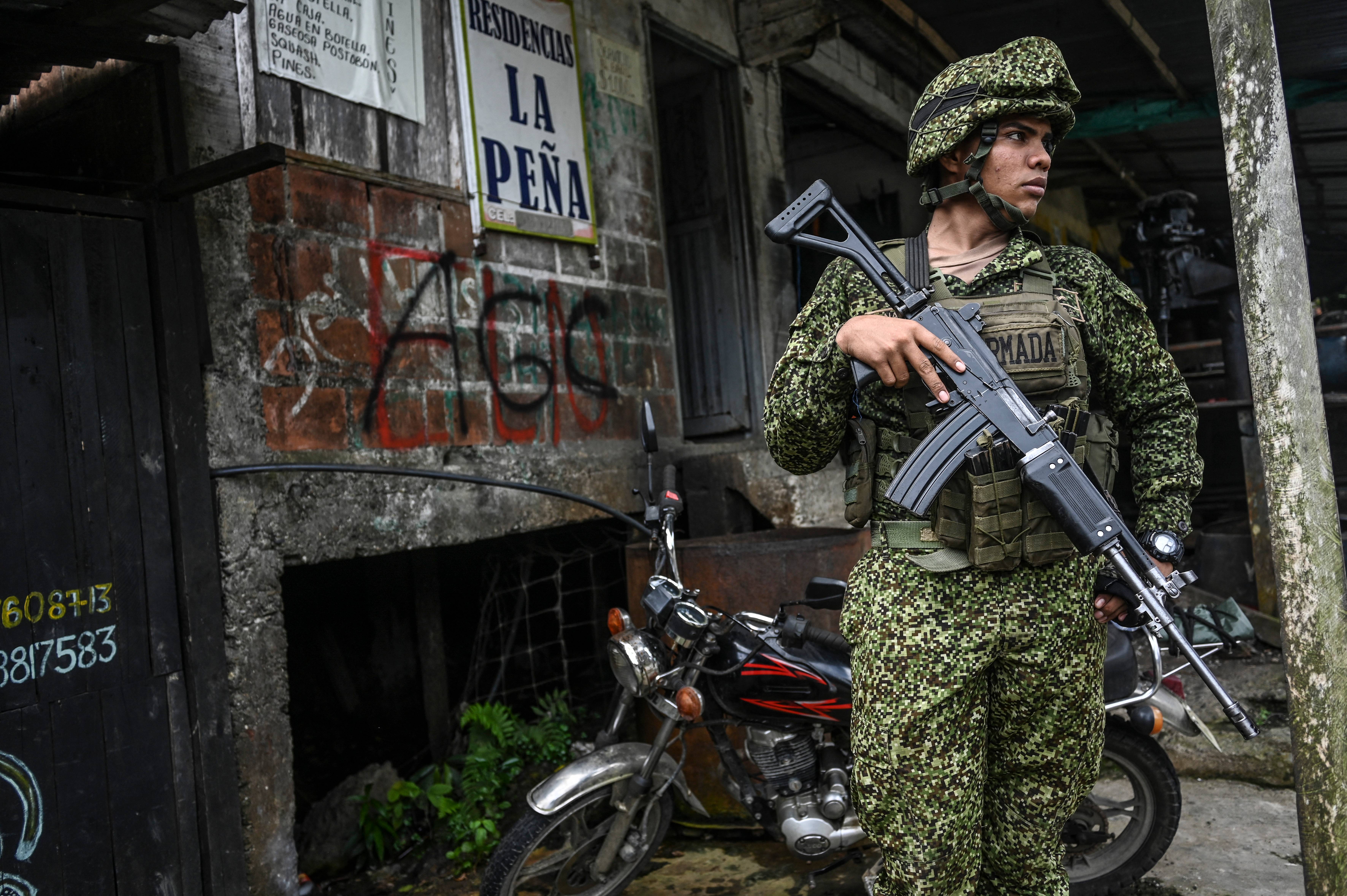 Ataque de guerrilha contra base militar deixa 9 mortos na Colômbia