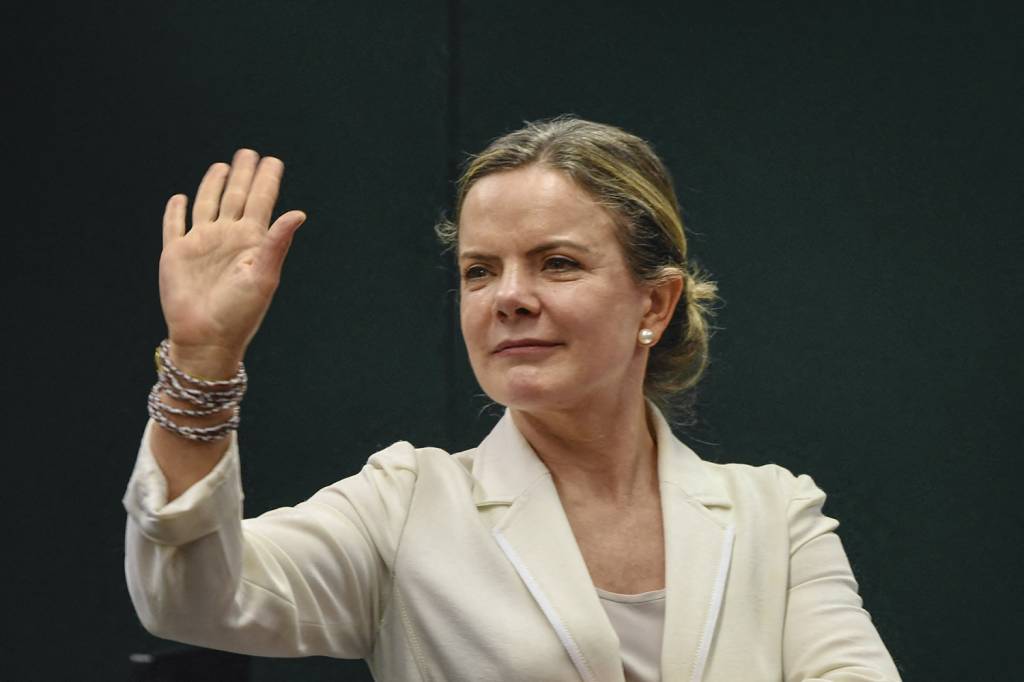 055_AGIF294986.jpg SILÊNCIO - Gleisi: reações distintas da militância a um mesmo problema