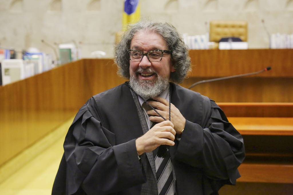 20180411183947780_2—alta.jpg DISPARO - Kakay: afirmação de que Zanin teria recebido 14 milhões (abaixo)
