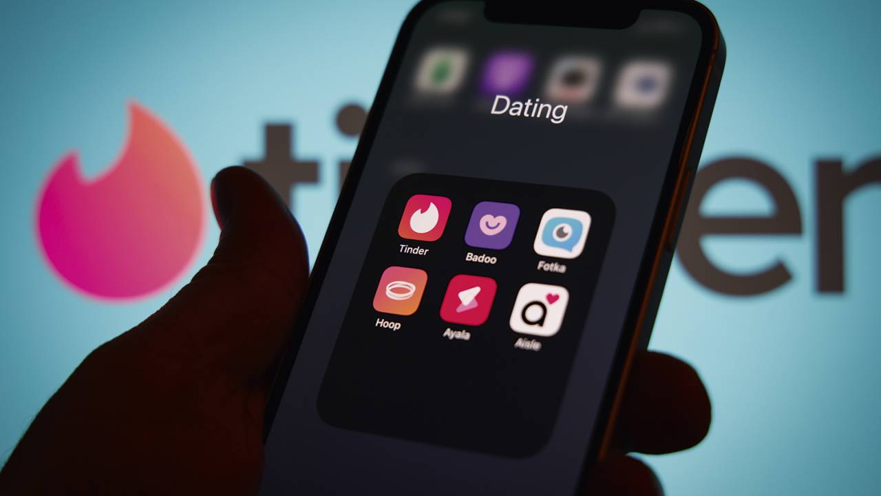 DEU MATCH - Ao alcance das mãos: apps se tornaram populares ao encurtar caminhos para conhecer parceiros