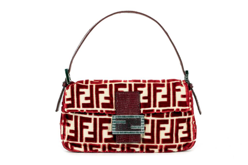 5-15 Fendi sac Baguette 1997 – web.png SÍMBOLO - A bolsinha baguette da Fendi: 25 anos de estrada