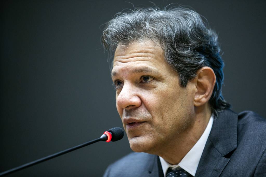 Haddad volta a criticar juros elevados no Brasil