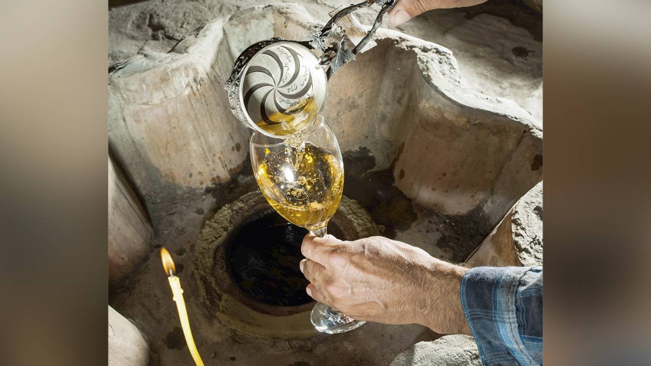 DIRETO DA FONTE - Vinho da Geórgia: até hoje ele é produzido com o uso de técnicas tradicionais e castas autóctones
