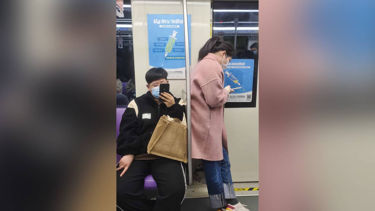 EXCEÇÃO - Metrô de Pequim: raro local em que se exige máscara