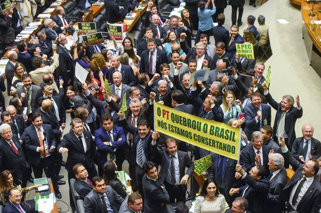 CAMARA-DEPUTADOS-PEC-241-VOTACAO-2016-393.jpg CURTA DURAÇÃO - Aprovação do teto de gastos no Congresso: regra fugaz