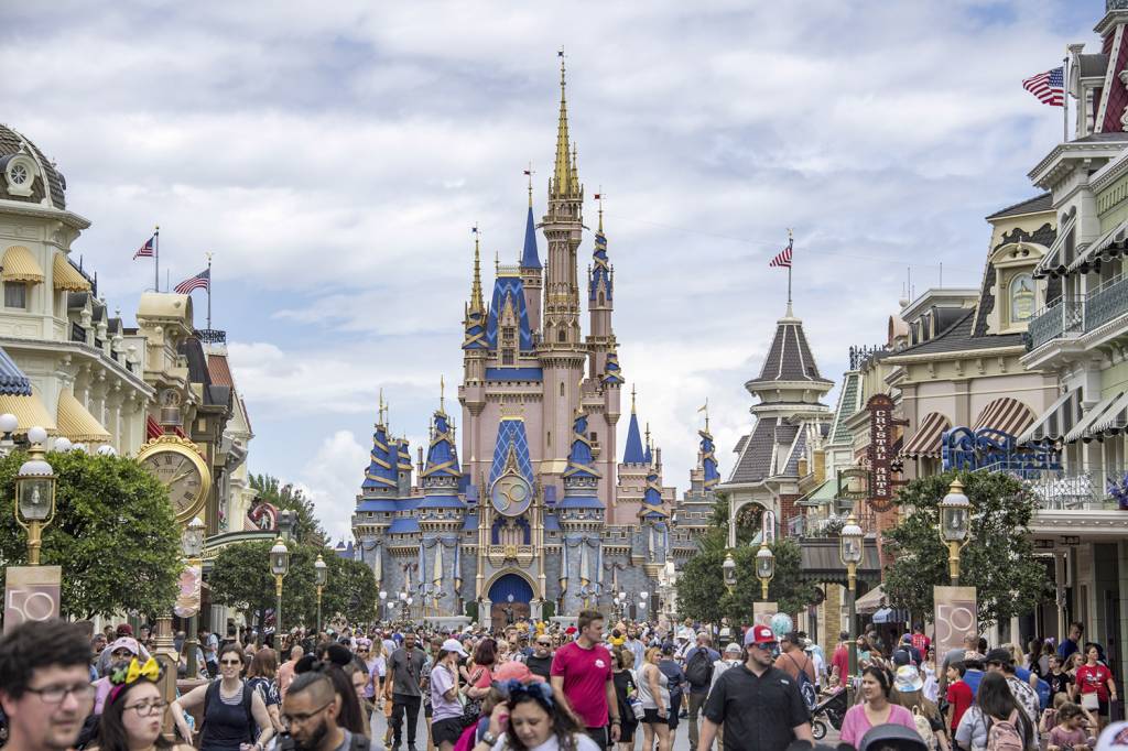 Disney processa governador da Flórida por retaliação política