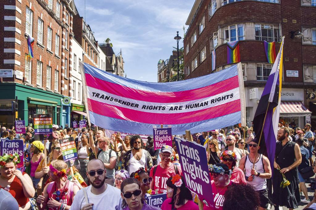 GettyImages-1241816828.jpg O GRITO - Manifestação a favor dos direitos trans: uma nuvem de rejeição e desconhecimento ainda paira sobre o grupo