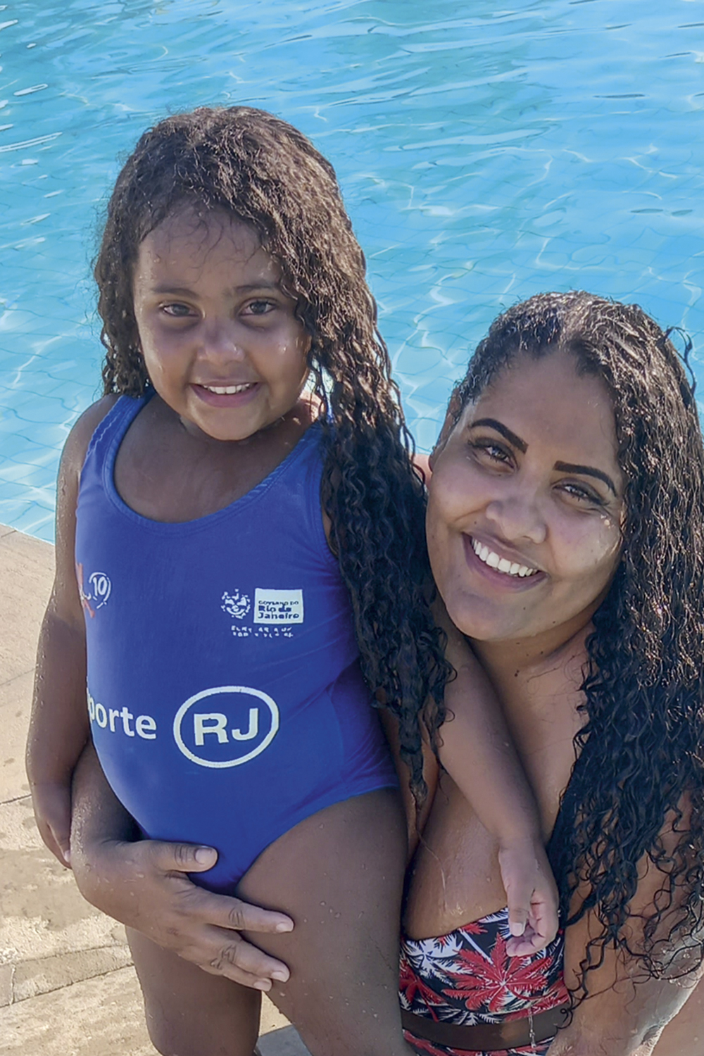 MARIANE-BASTOS-ARIANNE-BASTOS-6-ANOS-3.jpg A FAMÍLIA MUDOU - Quando comprou roupas de 10 anos para Aryanne, então com 4, Mariane Bastos se assustou. O diagnóstico de obesidade da filha mexeu com a casa toda. “Todos passaram a ter uma vida mais saudável”, conta