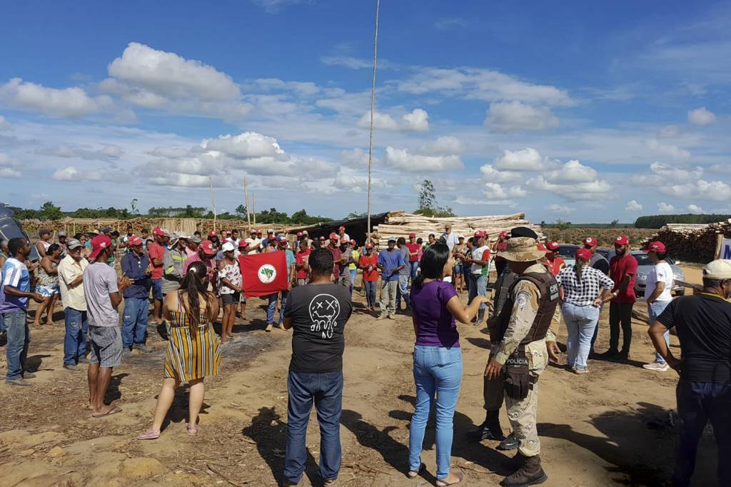 MST-REINTEGRACAO-DE-POSSE-SUZANO-CELULOSE-BAHIA-2023-1.jpg INCOERÊNCIA - Na Bahia: o PT se solidarizou com invasores de terras