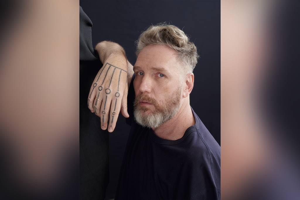 O que diz Alexandre Herchcovitch sobre indicações ao Emmy e Prêmio Jabuti?