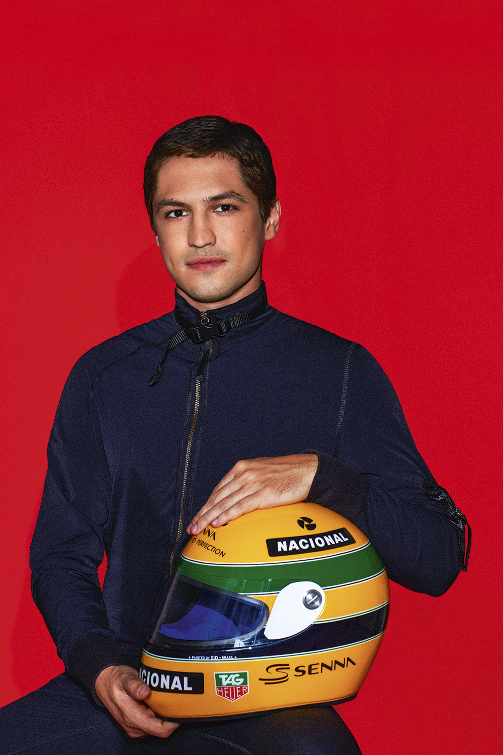 SENNA_TALENTANNOUNCEMENT-GABRIELLEONE_308_5x7R.jpg ÍDOLO NAS TELAS - Com o capacete de Senna: o ator viverá o tricampeão da F1 na série da Netflix