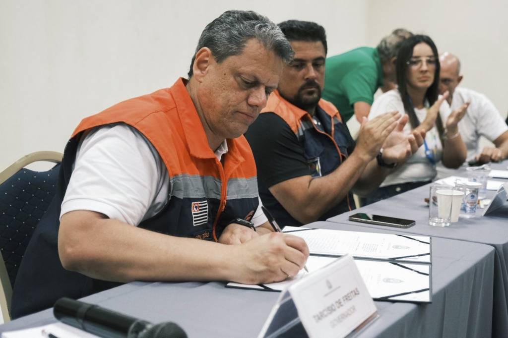 TARCISIO-DE-FREITAS—DESAPROPRIACAO—SAO-SEBASTIAO-2023-2-a.jpg AÇÃO - Tarcísio: cessão de área para moradias populares