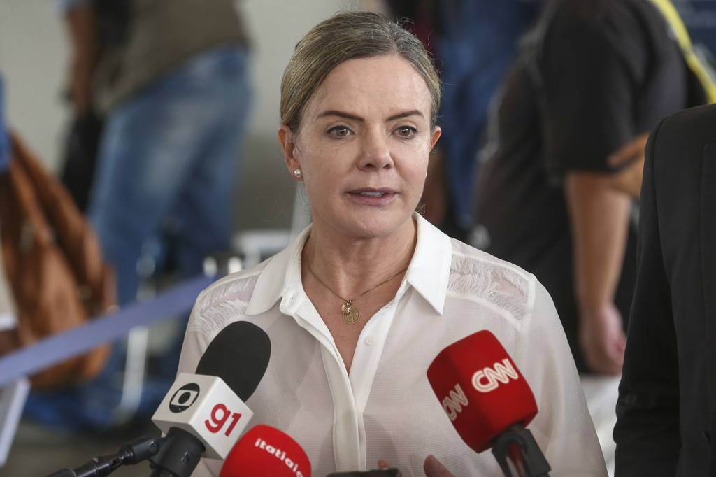 antcrz_abr_23112222241.jpg EM SILÊNCIO - Gleisi Hoffmann, presidente do PT: crítica do controle de gastos, evitou comentar a nova regra fiscal