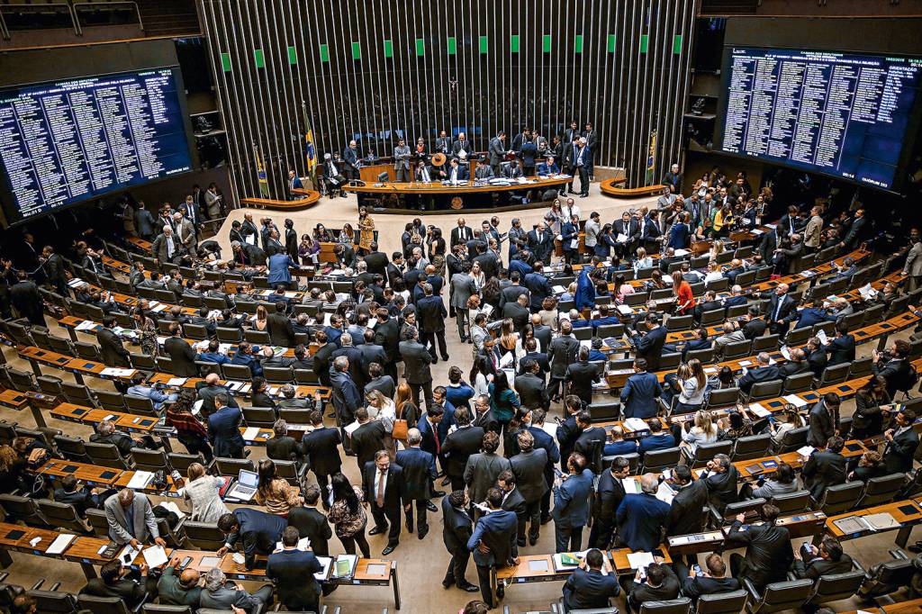Deputados preveem — e celebram — a redução do número de partidos no país
