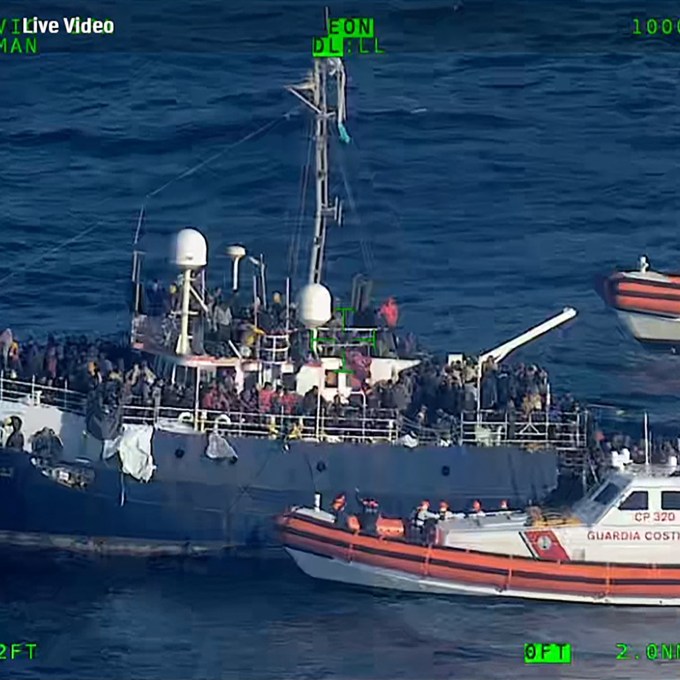 Guarda costeira italiana faz resgate de 1.200 imigrantes no Mediterrâneo