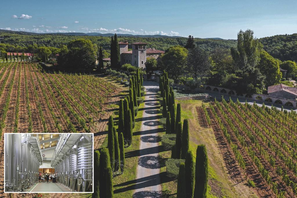 ABRE_CHATEAU-DE-BERNE-ze.jpg CHÂTEAU DE BERNE - Conhecida pelos vinhos rosés, a Provença, no sudeste da França, abriga a enorme propriedade. Além de suítes convencionais, a vinícola tem três vilas exclusivas — um fim de semana nela custa 30 000 reais. Há spa, escola de gastronomia e quatro restaurantes