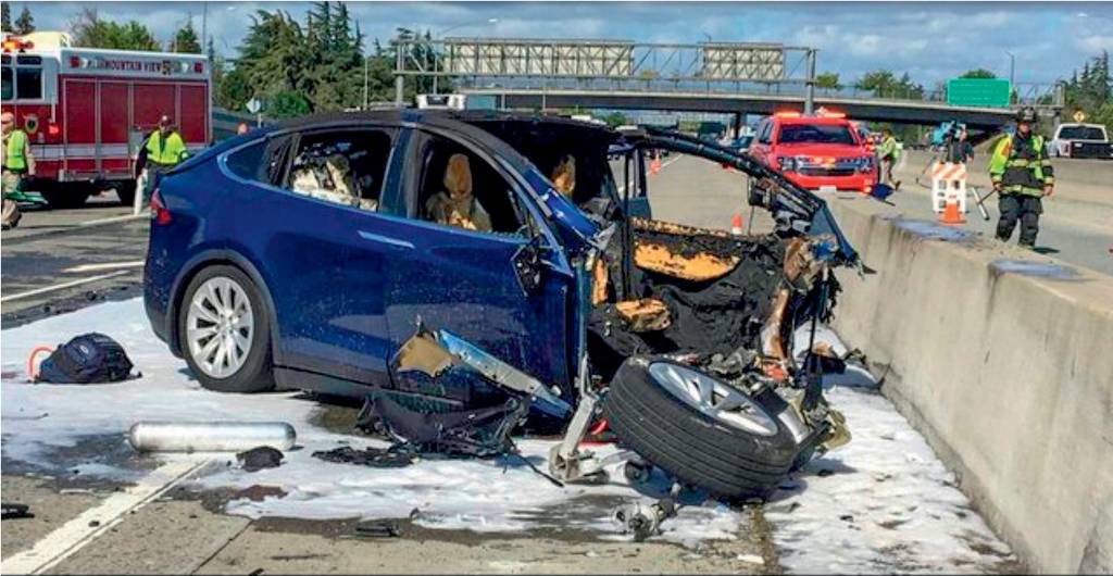 Tesla Crash DERRAPADA - Acidente com autônomo da Tesla: segundo autoridades americanas, a tecnologia já matou dezenove pessoas