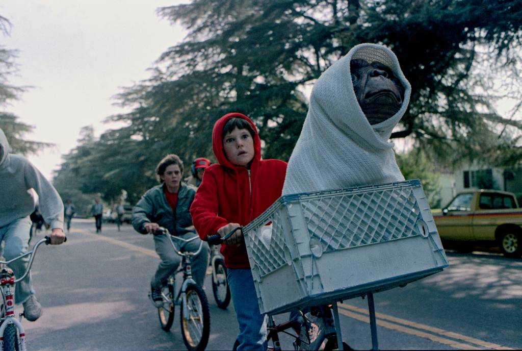 APOIO 1 FILME-ET-EXTRATERRESTRE-1982.jpg FANTASIA - A famosa cena das bikes do sucesso E.T.: imaginário que voa longe