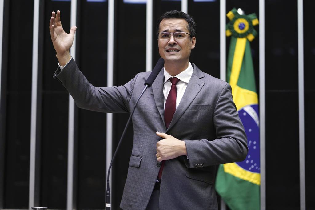 De ‘tchau, querido’ a sátiras: as reações à cassação de Dallagnol